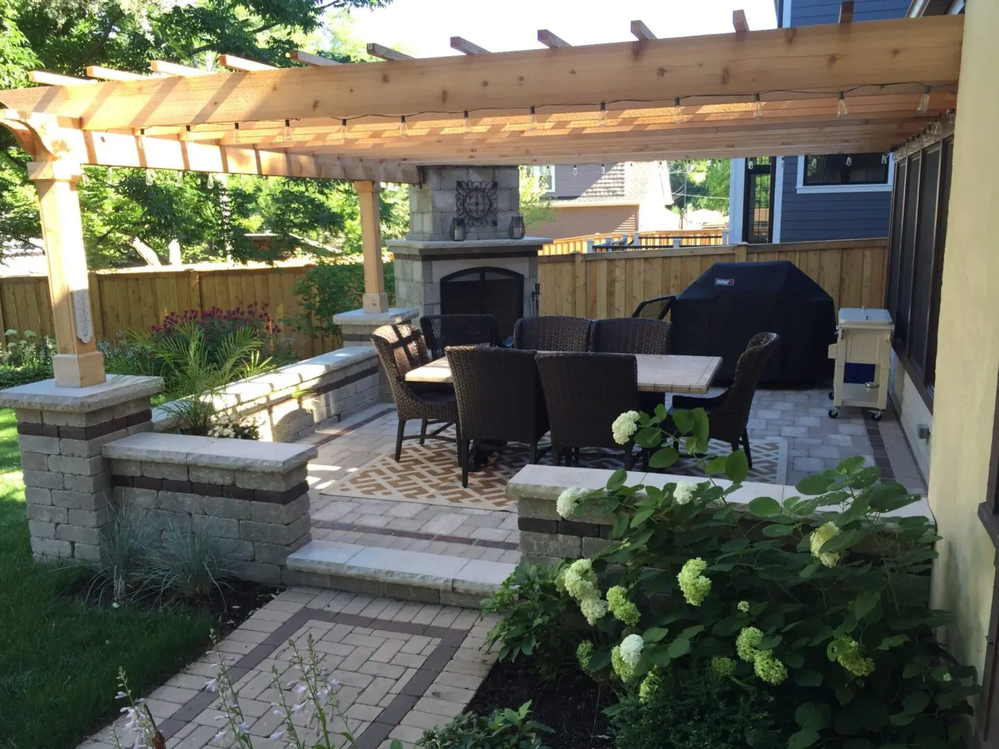 Outdoor living space design installation in Willowbrook, IL