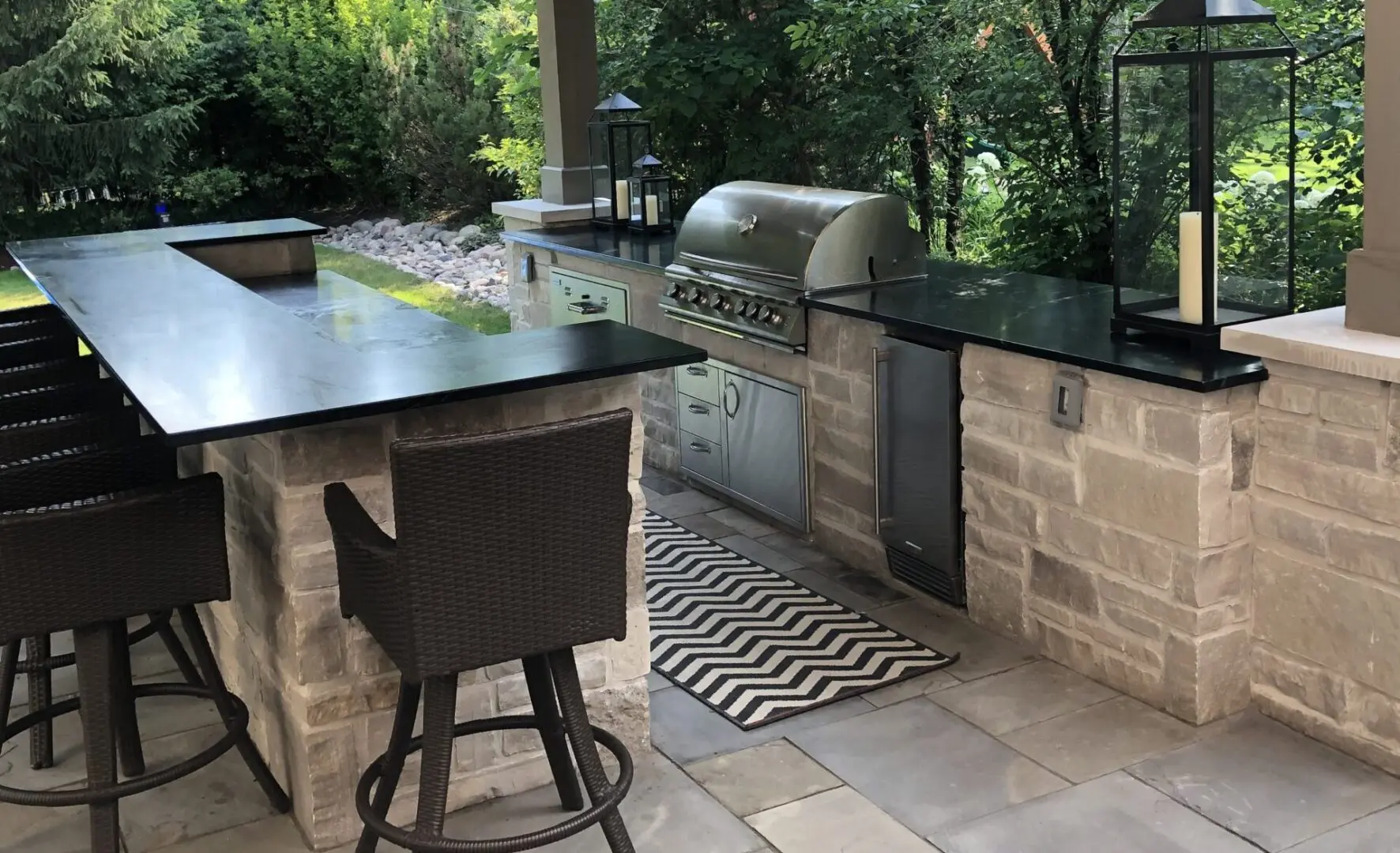 Custom outdoor kitchen with granite countertops in Hinsdale, IL