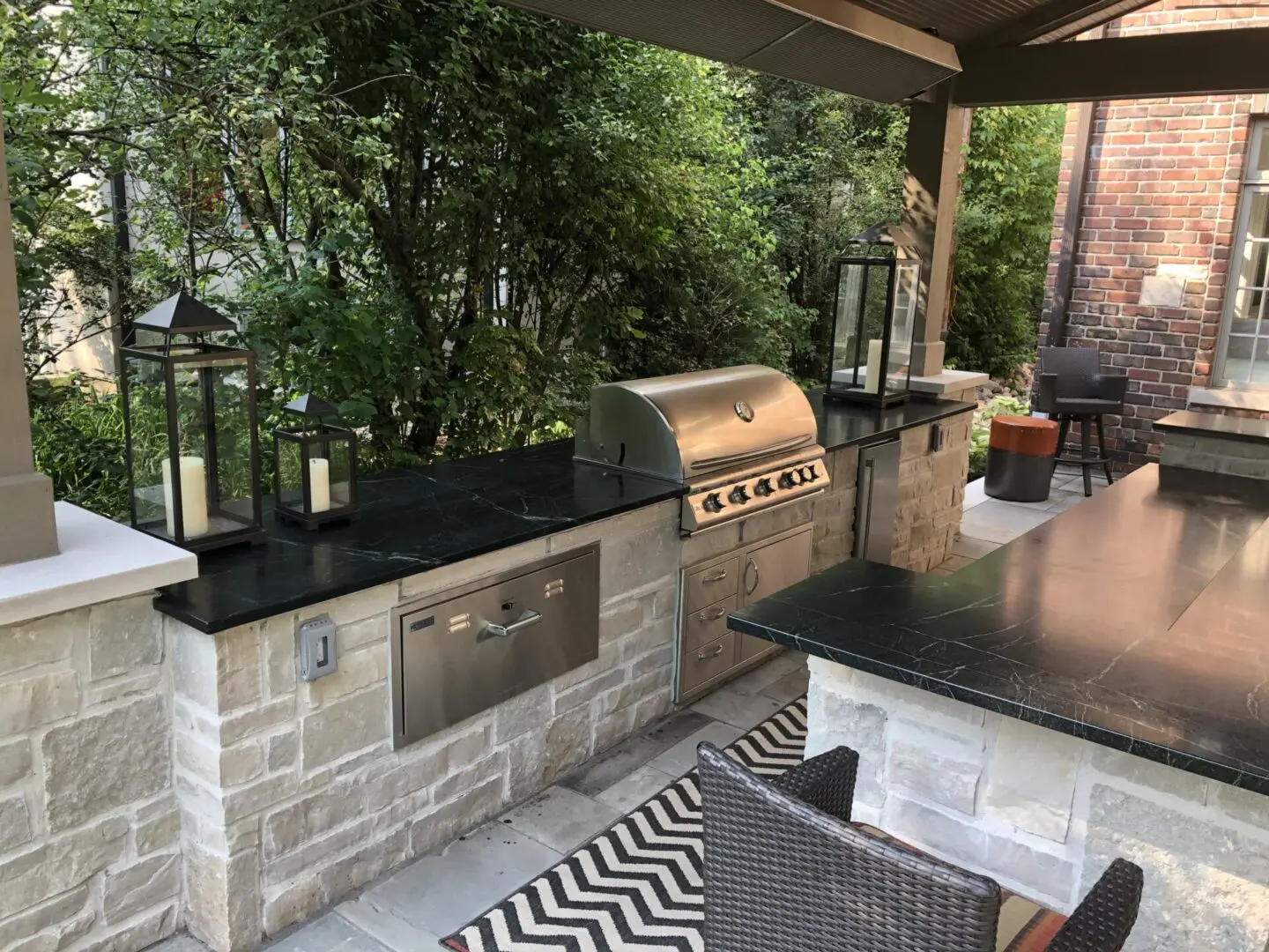 Custom outdoor grill and bar installation in Burr Ridge, IL