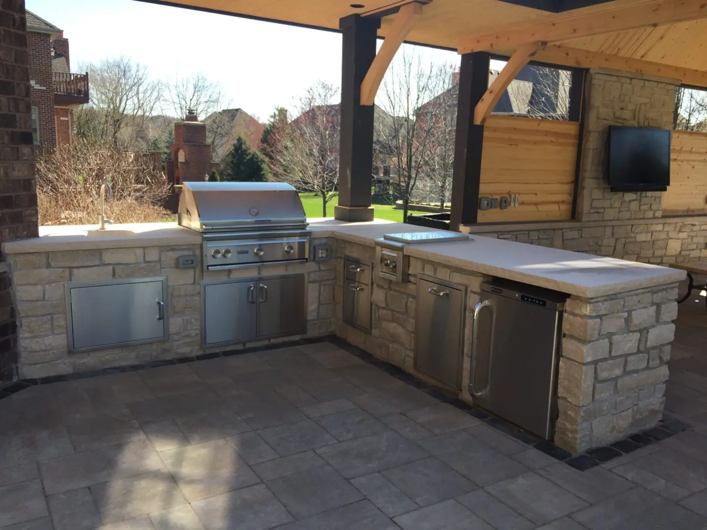 Custom outdoor roof structure installer in Hinsdale, IL