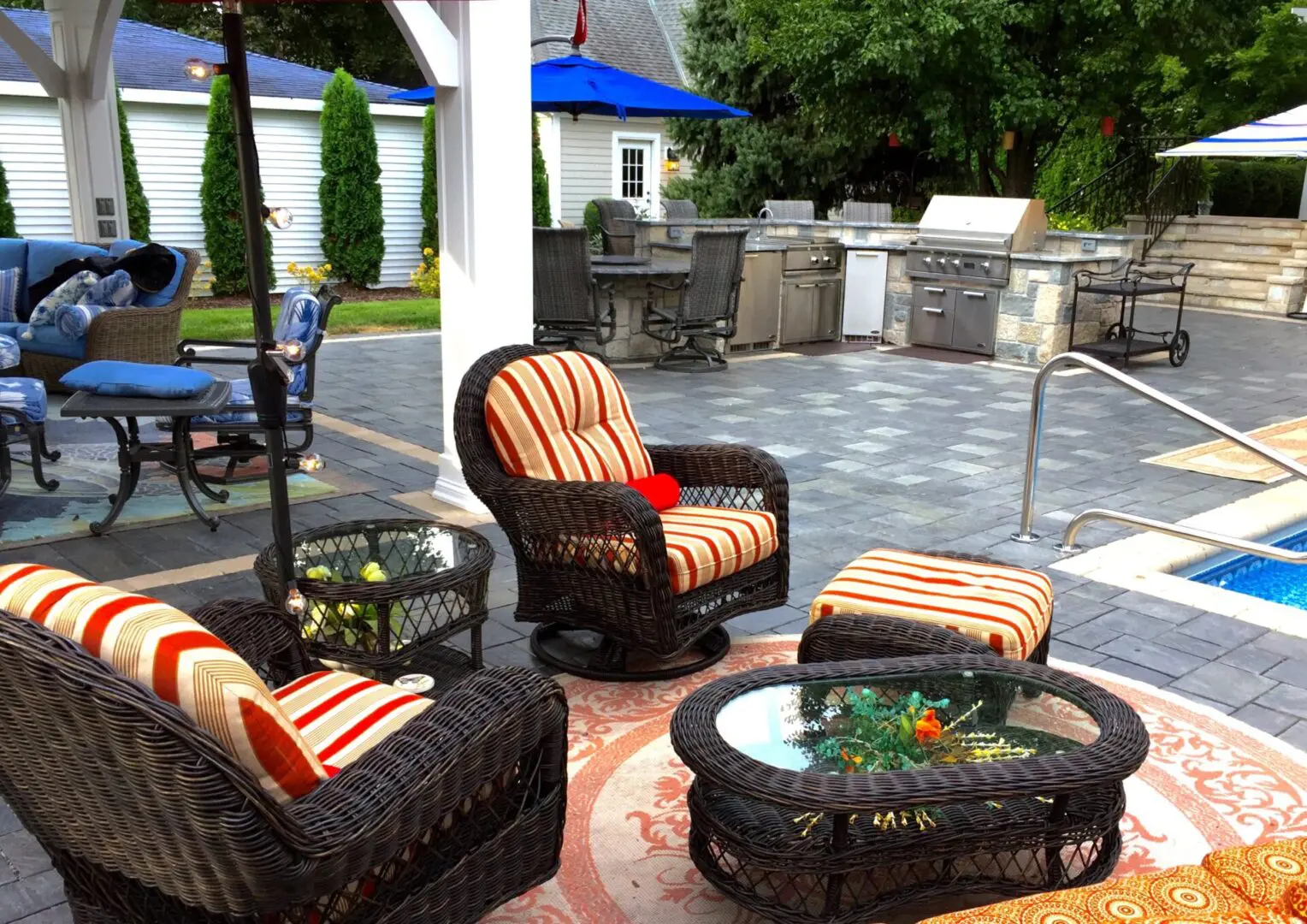 Professional patio and outdoor kitchen installer in Naperville, IL